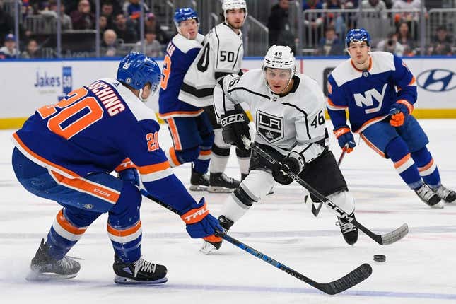 Kings score three goals in second period to beat Isles