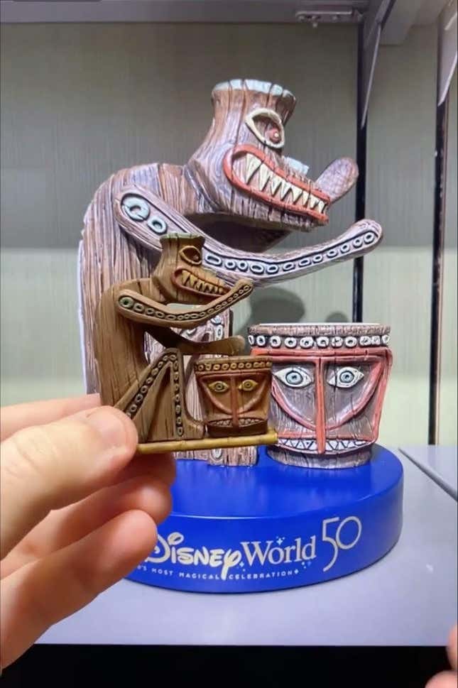 Imagen para el artículo titulado Un escultor acusa a Disney de apropiarse de su obra y vender copias en sus parques