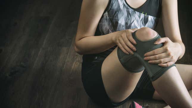 Image for article titled What to Do When an Exercise Hurts