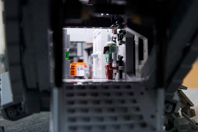Image for article titled The Mandalorian&#39;s Giant Razor Crest Lego Set Is the Way