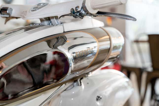 Image for article titled This Moped You've Never Heard Of Looks Like Nothing You've Ever Seen