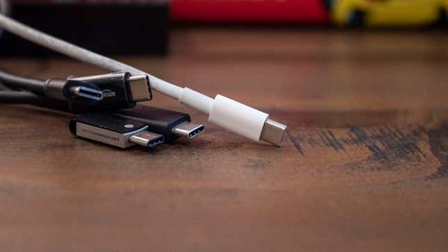 Imagen para el artículo titulado El nuevo estándar USB-C tendrá más del doble de potencia y podrá cargar incluso portátiles gaming