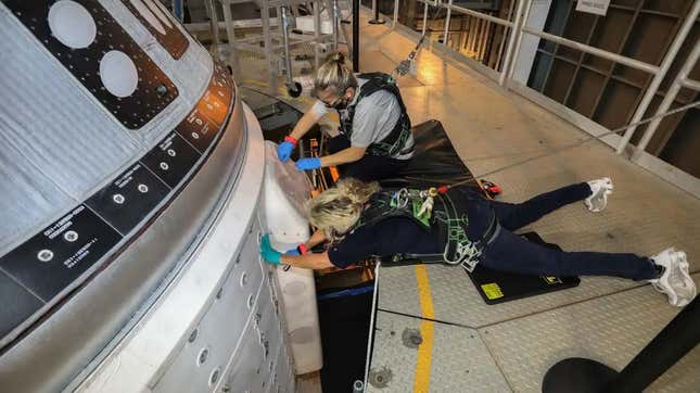 Boeing engineers attending to Starliner after the failed attempt to launch in August 2021.