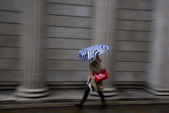 Image for article titled Daily Brief:いよいよ介入、英中銀