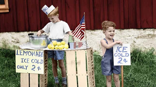 Colorized 1940s photo of little boys at lemonade stand