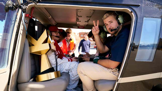 The Kings League presidents in the Final Four arrive at Camp Nou in a helicopter.