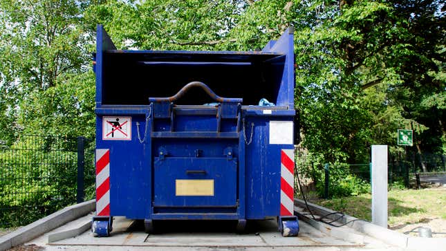 Image for article titled Study Finds Majority Of Americans Die Within Same Trash Compactor They Were Born Into