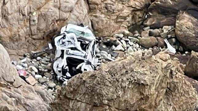 Image for article titled Four Survive After Tesla Falls From Rocky Cliff in California (Update)