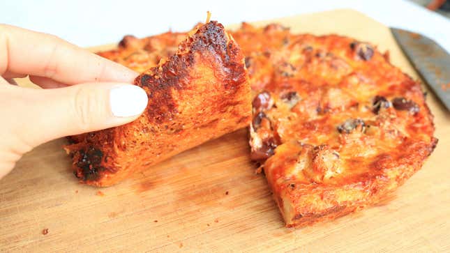Image for article titled Hurry, Give Your Pizza a Cheesy Bottom