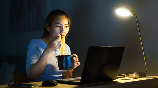 Image for article titled How Late in the Evening Is ‘Too Late’ to Eat a Meal?