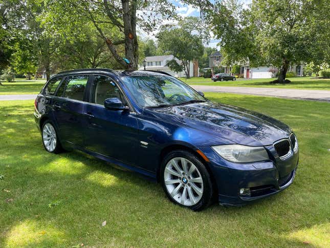 Image for article titled At $14,250, Would You Go On Tour In This 2011 BMW 328iX Touring?