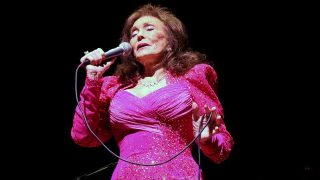 Image for article titled Loretta Lynn, &#39;Queen of Country Music,&#39; Dies at 90