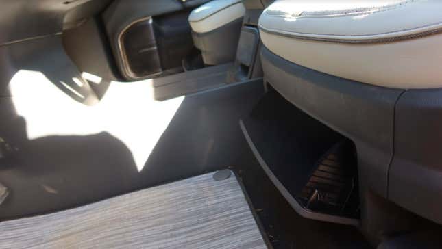 Image for article titled Your Guide To The 2022 Rivian R1T Electric Pickup's Incredible Gadgets