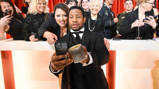 Image for article titled Jonathan Majors Brought His Little Cup to Court