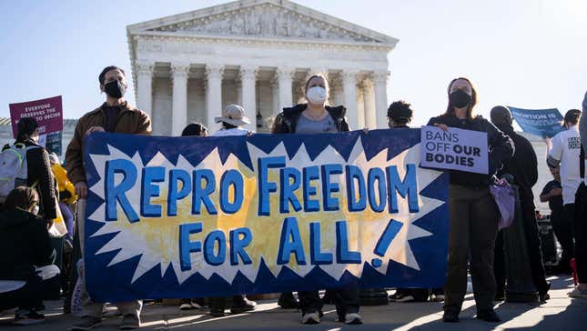 Image for article titled Here&#39;s What&#39;s Going on with the Texas Abortion Ban at the Supreme Court Today