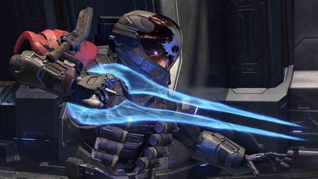 A Spartan holds an energy sword in Halo Infinite while wearing high level armor from the battle pass.