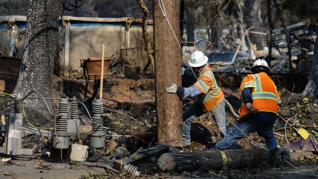 PG&amp;E workers repair power lines in the Coffey Park neighborhood following the damage caused by the Tubbs Fire on October 13, 2017 in Santa Rosa, California.