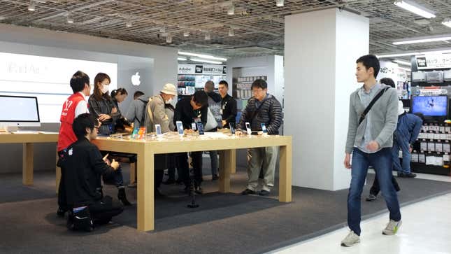 BIC Camera Apple Shop