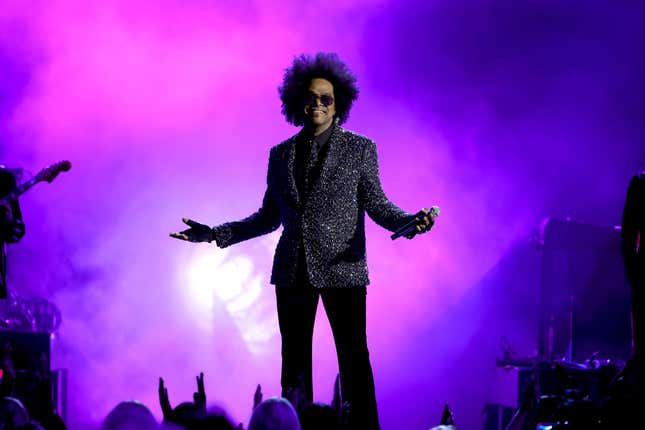 Maxwell performs onstage during the 2022 Billboard Music Awards at MGM Grand Garden Arena on May 15, 2022 in Las Vegas, Nevada.