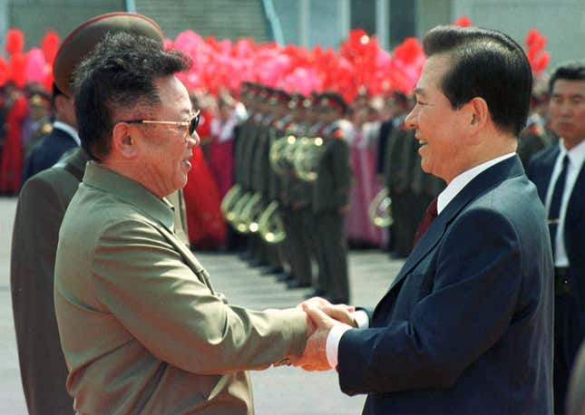 North Korean leader Kim Jong-il (L) shakes hands with South Korea's President Kim Dae-jung as the latter arrives at Pyongyang's Sunan airport June 13, 2000.