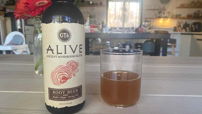 GT’s ALIVE has a light color akin to apple cider. 