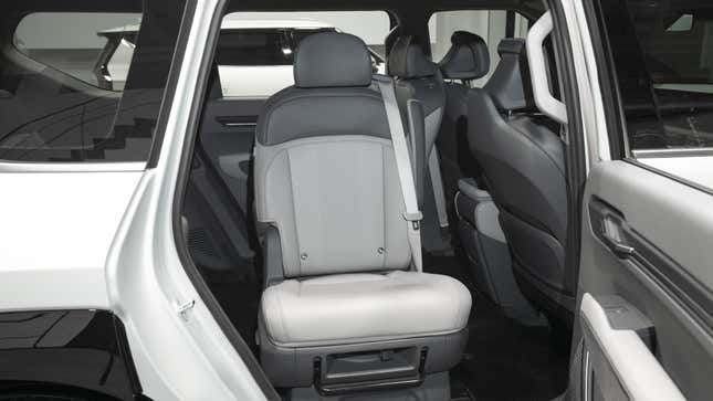 Kia EV9 2024 second row seats rotate 90 degrees