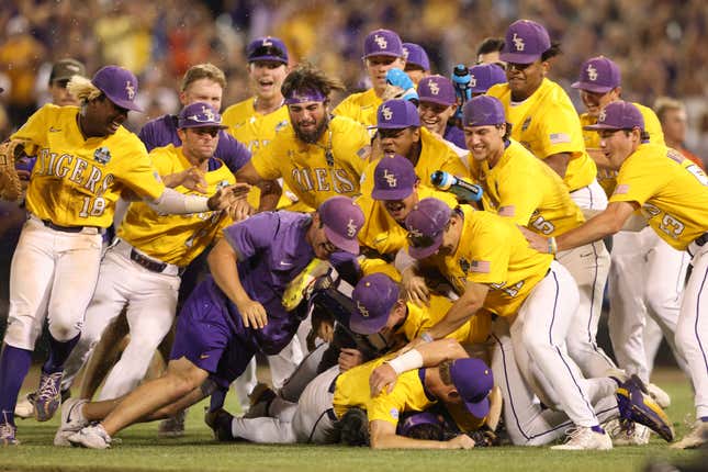 LSU celebrates after defeating Florida in Game 3 of the NCAA College World Series