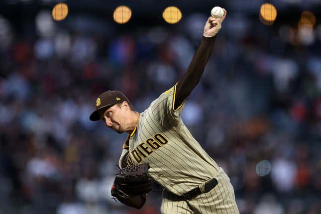 SAN FRANCISCO, CALIFORNIA - SEPTEMBER 25: Blake Snell #4 of the San Diego Padres pitches against the San Francisco Giants in the first inning at Oracle Park on September 25, 2023 in San Francisco, California. (Photo by Ezra Shaw/Getty Images)