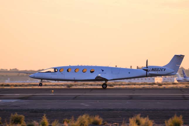 Image for article titled World's First All-Electric Passenger Plane Takes its Maiden Flight