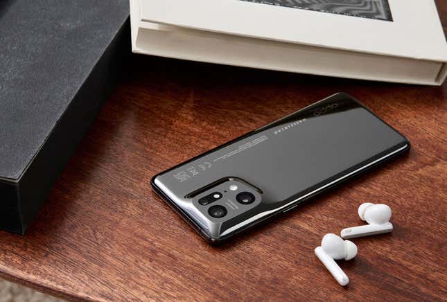 Imagen para el artículo titulado Oppo Find X5 Pro: así es el primer móvil de Oppo con cámaras que graban vídeo en la oscuridad