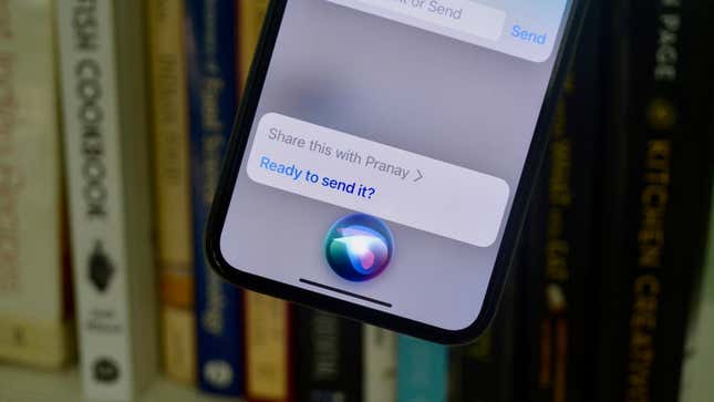Image for article titled How to Use Siri to Share Whatever Is on Your iPhone Screen in iOS 15