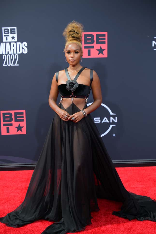 Image for article titled The Best Black Red Carpet Looks of 2022