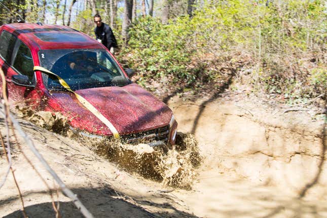 Image for article titled The 2023 GMC Canyon AT4X Refines Chevy's ZR2 Off-Road Formula