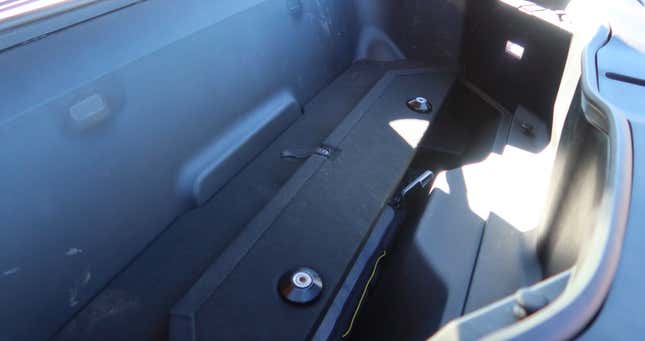 Image for article titled Your Guide To The 2022 Rivian R1T Electric Pickup's Incredible Gadgets