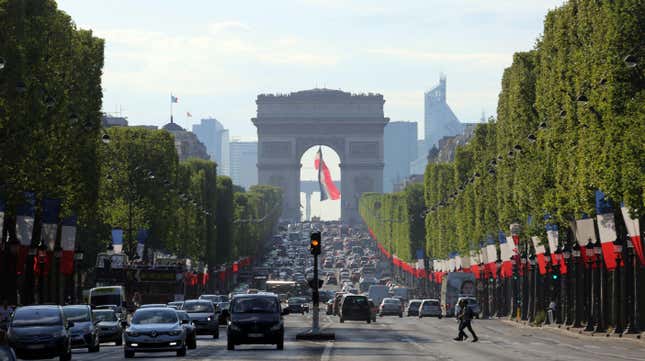 Image for article titled Paris Plans To Cut Traffic In Half By Banning Driving Through The City&#39;s Center