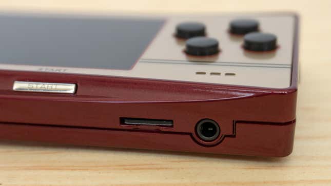 Image for article titled I Desperately Wanted to Love This Game Boy Micro Clone