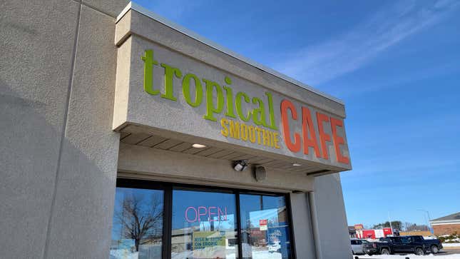 Image for article titled Tropical Smoothie Cafe Would Like to Remind You That It Exists