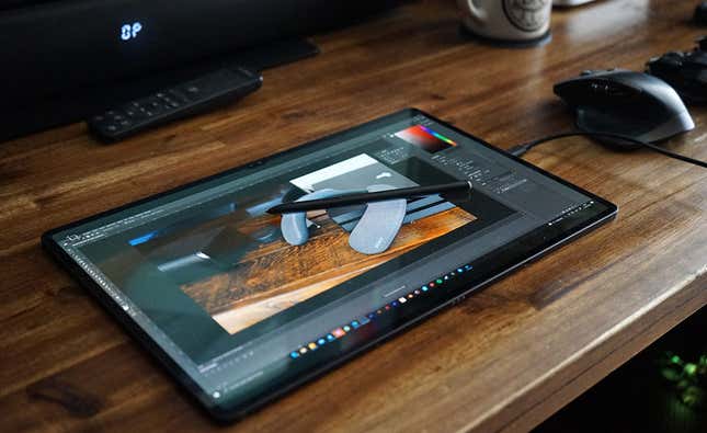 Imagen para el artículo titulado Mi odisea para convertir el Galaxy Tab S8 Ultra en una tableta gráfica de dibujo tipo Wacom
