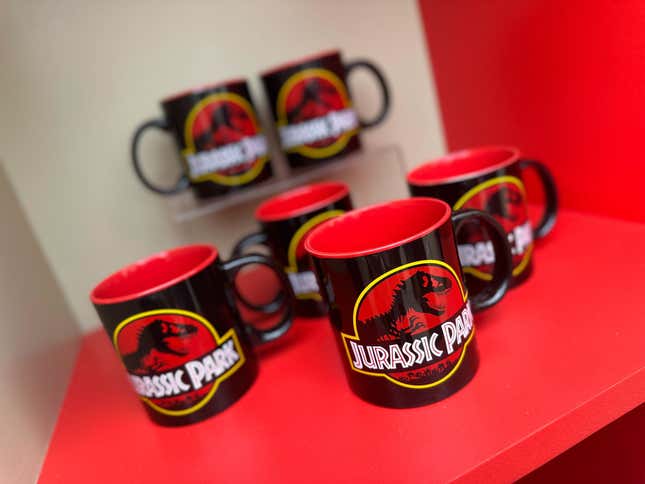 Image for article titled Behold The Throne of Photo Ops at the Jurassic Park SDCC Experience