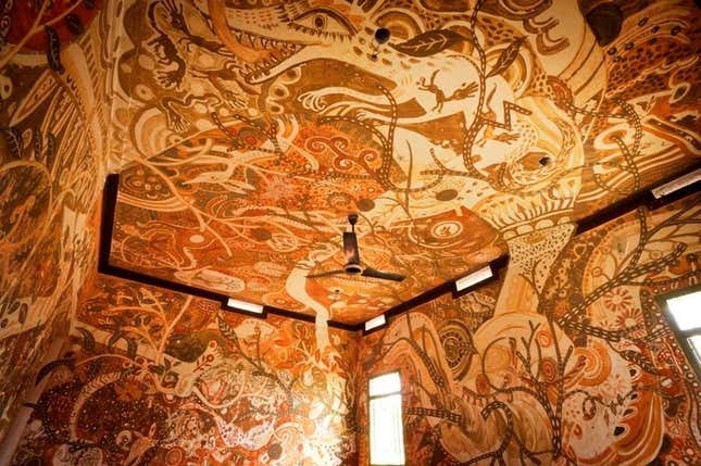 Image for article titled Japanese artists create stunning mud paintings on this Indian school’s walls—then wipe them off