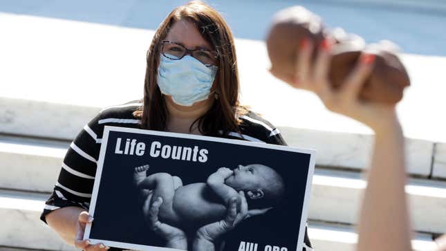 Image for article titled Texas Is About to Pass a Radical Anti-Abortion Bill and It Should Scare You