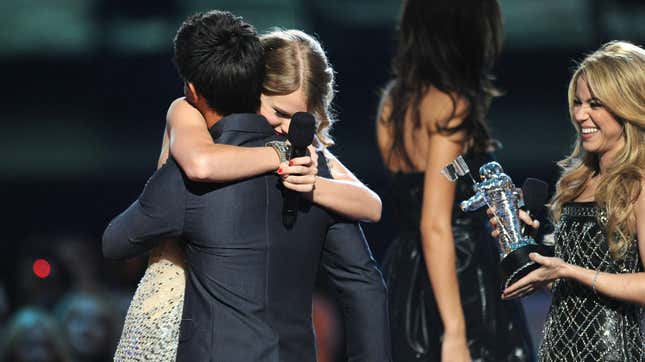 Taylor Lautner recalls Kanye West interrupting Taylor Swift