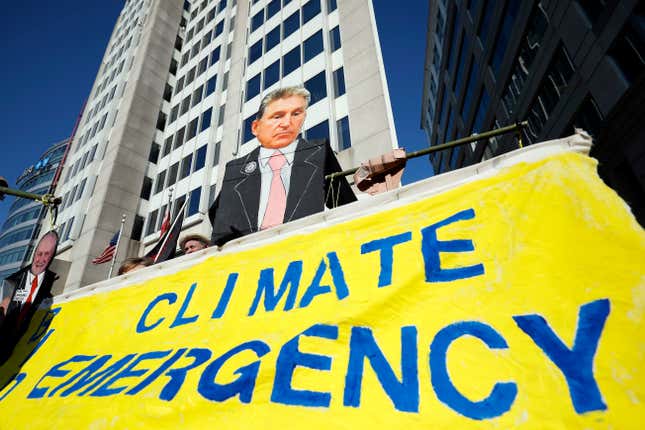 Image for article titled The Fossil Fuel Senator Wants EVs To Be More Expensive
