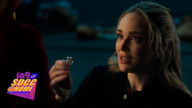 Sara (Caity Lotz) proposes to her girlfriend Ava (Jes Macallan) in the episode “Back to the Finale: part ii.”