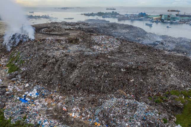A photo of a landfill on Thilafushi, taken in December 2019.
