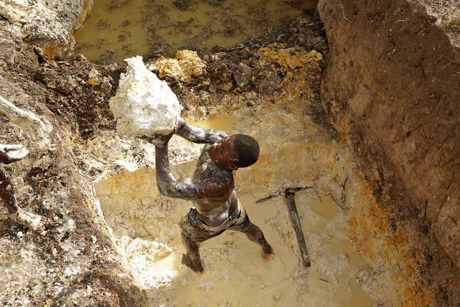 Artisanal mining: Photos from mining pits and markets in Africa by Hugh Brown