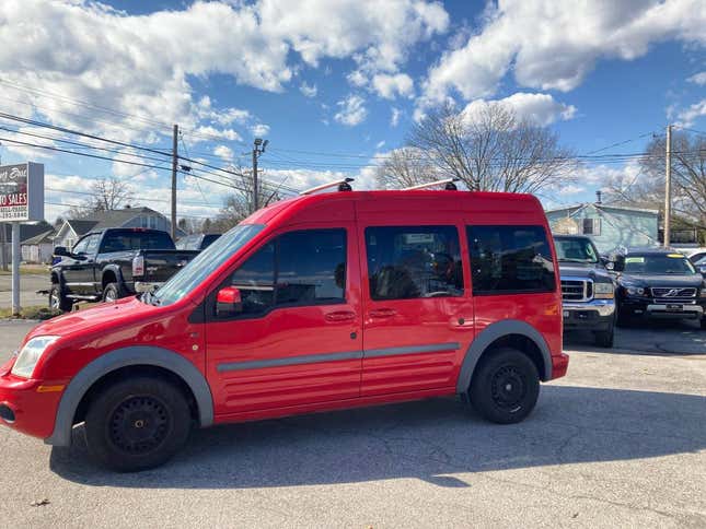 Image for article titled At $12,995, Could You Connect With This 2012 Ford Transit Connect?