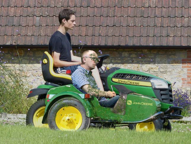 Image for article titled John Deere Unveils New Line Of Lawnmower Sidecars