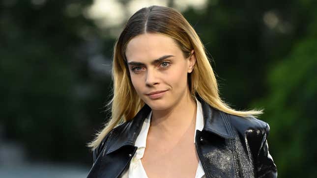 Image for article titled Cara Delevingne Worries Fans After Weird Airport Situation