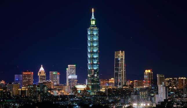 Imagen para el artículo titulado Así resiste el rascacielos Taipei 101 un terremoto de 6,9 grados gracias a su espectacular sistema de estabilización